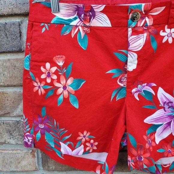 Old Navy Red Floral Shorts size 8 - Picture 3 of 7